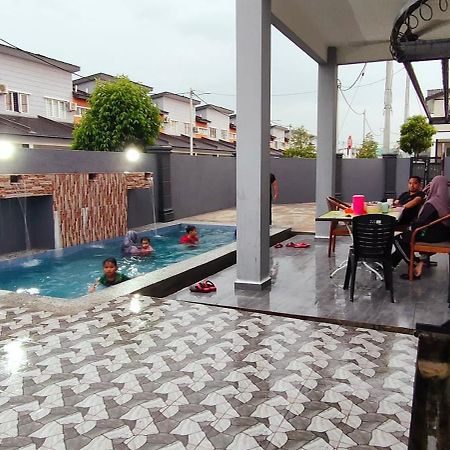 Rania Homestay With Private Pool Seri Iskandar Perak Near Utp Uitm Kampong Bota Road Exterior foto